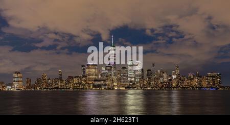 Blick von Jersey City nach Lower manhattan mit one world Trade Center, New york City, New york State, usa Stockfoto