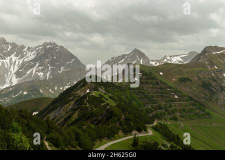 Sareis, Liechtenstein, 20. Juni 2021 Bergpanorama an einem bewölkten Tag Stockfoto