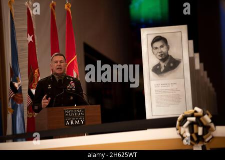 Der Generalstabschef der Armee, General James C. McConville, hält eine Rede bei der Eröffnung des National Museum of the United States Army, Fort Belvoir, VA., 11. November 2020. Stockfoto