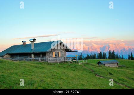 Wanderung zur krüner alm,(1621 m),Sonnenuntergang,karwendel,karwendelgebirge,europa,deutschland,bayern,oberbayern,werdenfelser Land,alpenwelt karwendel,isartal,krün Stockfoto