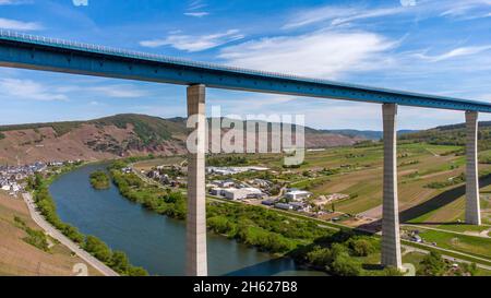 Hochmoselbrücke bei zeltingen-rachtig, moseltal, rheinland-pfalz, deutschland Stockfoto
