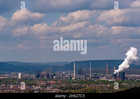 Blick von der Minenhalde bei ensdorf auf die dillinger hütte, saarland, deutschland Stockfoto