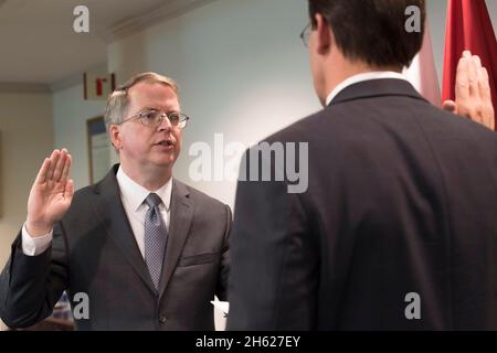 Referat: Verteidigungsminister Dr. Mark T. Esper schwört im stellvertretenden Verteidigungsminister David L. Norquist im Pentagon, Washington, D.C., Juli 31, 2019. Stockfoto