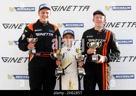 Lando Norris (GBR), der aktuelle Formel-1-Fahrer von McLaren, gewinnt seinen ersten Autorennen-Sieg während der Ginetta Junior Championship 2014 auf dem Croft Circuit, Stockfoto