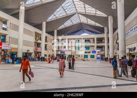 RAJSHAHI, BANGLADESCH - 9. NOVEMBER 2016: Innenansicht des Bahnhofs in Rajshahi, Bangladesch Stockfoto