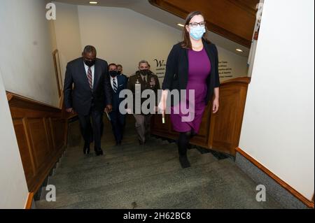 Berichtet: Der kommende Verteidigungsminister Lloyd J. Austin III kommt im Pentagon an, nachdem er als Verteidigungsminister, Washington, D.C., am 22. Januar 2021 bestätigt wurde. Stockfoto