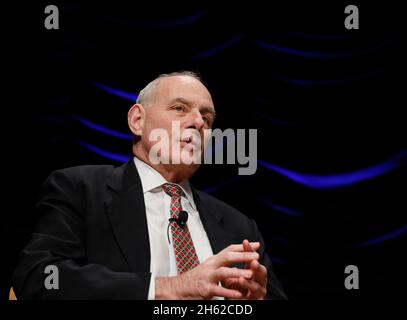 John Kelly, ehemaliger Sekretär des Heimatschutzministeriums, berichtet während einer Podiumsdiskussion über seine Erfahrungen mit der Behörde, als das DHS am 1. März 2018 im Ronald Reagan Building in Washington, D.C. sein 15-jähriges Bestehen feiert. Stockfoto