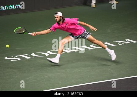 STOCKHOLM 20211112 Tommy Paul aus den USA gibt Frances Tiafoe USA während ihres Halbfinales Stockholm Open 2021 bei den Stockholm Open 2021 in der Royal Tennis Hall am Freitag, den 12. November 2021 den Ball zurück. Foto: Fredrik Sandberg / TT / kod 10080 Stockfoto