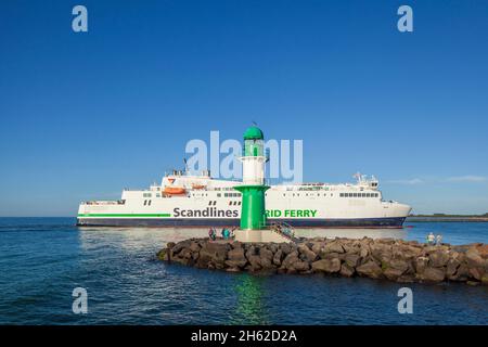 westpier-Leuchtfeuer mit Fähre,warnemünde,rostock,mecklenburg-vorpommern,deutschland,europa Stockfoto