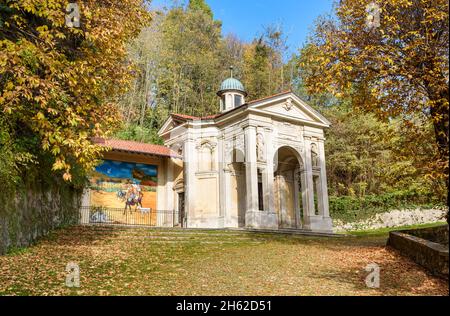 Die Kapelle auf dem Rosenkranzweg des Heiligen Berges von Varese. Unesco-Weltkulturerbe. Stockfoto