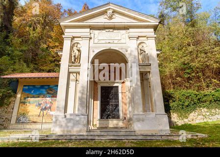 Die Kapelle auf dem Rosenkranzweg des Heiligen Berges von Varese. Unesco-Weltkulturerbe. Stockfoto