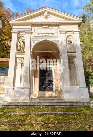 Die Kapelle auf dem Rosenkranzweg des Heiligen Berges von Varese, Lombardei, Italien Stockfoto