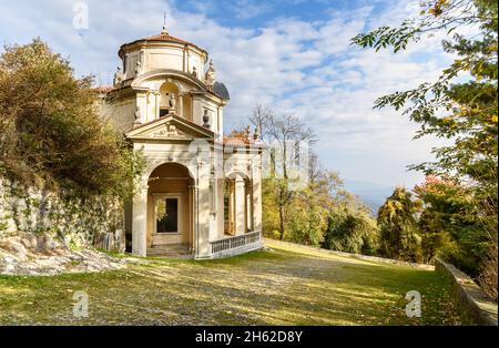 Die Kapelle auf dem Rosenkranzweg des Heiligen Berges von Varese, Lombardei, Italien Stockfoto
