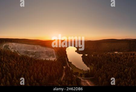 deutschland, thüringen, oberhof, lütschetalsperre, Wald, Berge, Steinbruch, Sonnenaufgang, Luftaufnahme Stockfoto