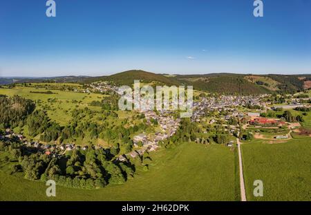 deutschland,thüringen,ländliche Gemeinde schwarzatal,meuselbach-schwarzmühle,Dorf,Wiesen,Wald,Berge,Landschaft Stockfoto