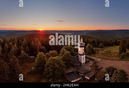 deutschland,thüringen,Stadt schwarzatal,oberweißbach,Aussichtsturm,Landschaft,Wald,Berge,Sonnenaufgang,Rücklicht Stockfoto