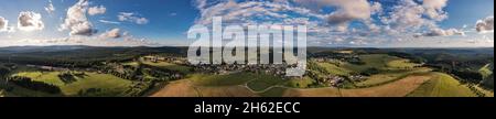 deutschland,thüringen,ilmenau,frauenwald,Dorf,Kamm,Landschaft,Felder,Wald,Berge,Täler,Übersicht,teilweise Rücklicht,360 – Grad Panorama Stockfoto