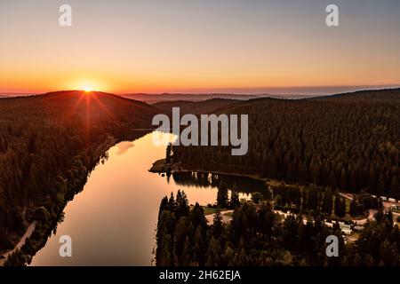 deutschland, thüringen, oberhof, lütschetalsperre, Wald, Berge, Sonnenaufgang, Rücklicht, Luftaufnahme Stockfoto