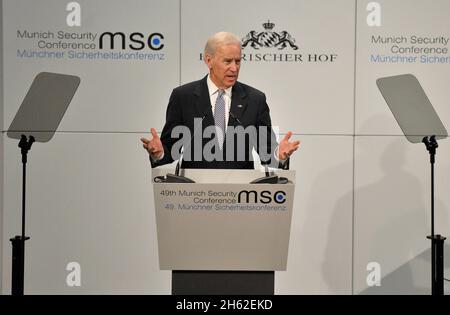 Vizepräsident Joe Biden hält während der 49. Münchner Sicherheitskonferenz am 2. Februar 2013 in München, Deutschland, eine Rede. Stockfoto