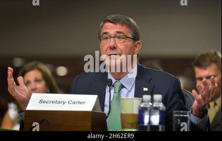 Verteidigungsminister Ash Carter bezeugte vor dem Armed Services Committee des Senats im Namen des iranischen Atomdeals, das kürzlich von der Obama-Regierung in Washington am 29. Juli 2015 vermittelt wurde. Zu Carter kamen Außenminister John Kerry, der Vorsitzende des Generalstabschefs Martin Dempsey, der US-Finanzminister Jack Lew und der Energieminister Ernest Moniz. Stockfoto