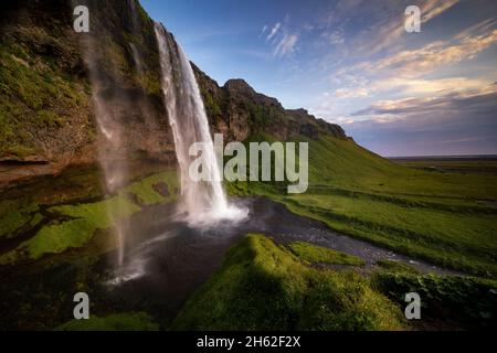 Der riesige seljalandsfoss Wasserfall im Süden islands. Stockfoto