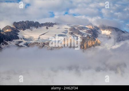 marmolada, höchster Gipfel der dolomiten, an der Grenze zwischen venetien und trentino-Südtirol, Provinzen belluno und trient, italien Stockfoto