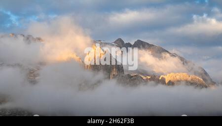 marmolada, höchster Gipfel der dolomiten, an der Grenze zwischen venetien und trentino-Südtirol, Provinzen belluno und trient, italien Stockfoto