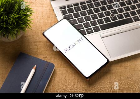 West Bangal, Indien - 11. November 2021 : Augmont-Logo auf Telefonbildschirm Stock Bild. Stockfoto