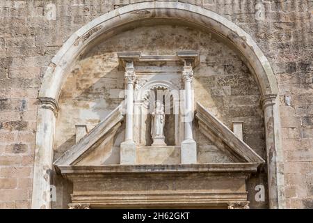 Eingangsportal,nostra senyora del carme,karmelitenkirche,links claustre del carme,ehemaliger Klosterkomplex,heute die Markthalle der Stadt,mahon,Maó,menorca,spanien,europa Stockfoto