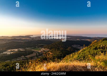 Blick auf die Nordküste, hinter Cap de cavalleria, Bucht von fornells, monte del toro, 357 m, es mercadal, menorca, balearen, spanien, europa Stockfoto