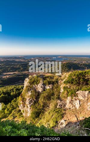 Blick auf die Nordküste, hinter Cap de cavalleria, Bucht von fornells, monte del toro, 357 m, es mercadal, menorca, balearen, spanien, europa Stockfoto