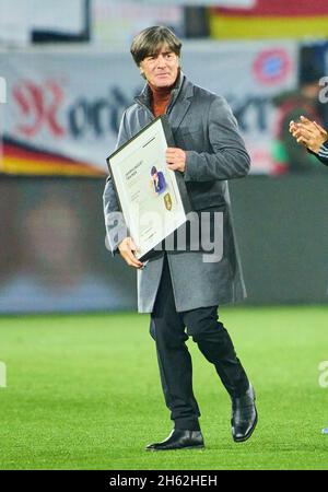 Abschied von Joachim Jogi Löw, ehemaliger DFB-Cheftrainer, im Spiel DEUTSCHLAND - LIECHTENSTEIN 9-0 Qualifikation zur WM 2022 in Katar, WM Quali, Saison 2021/2022, 11. November 2021 in Wolfsburg, Deutschland. © Peter Schatz / Alamy Live News Stockfoto