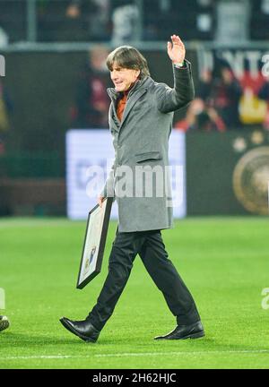 Abschied von Joachim Jogi Löw, ehemaliger DFB-Cheftrainer, vor dem Spiel DEUTSCHLAND - LIECHTENSTEIN 9-0 Qualifikation zur WM 2022 in Katar, WM Quali, Saison 2021/2022, 11. November 2021 in Wolfsburg, Deutschland. © Peter Schatz / Alamy Live News Stockfoto