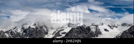 Panoramablick auf die ortler alpen im Naturpark stilfser joch. Stockfoto