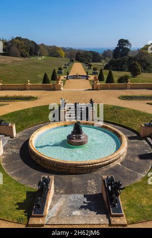 england, Insel wight, East cowes, osborne House, das palastartige ehemalige Zuhause von Königin victoria und Prinz albert, Brunnen und Gärten mit Blick auf den solent Stockfoto