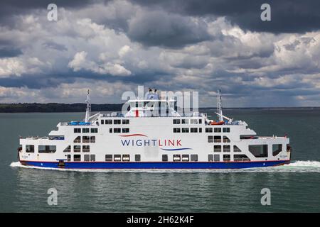 england, Insel wight, yarmouth, die wightlink portsmouth nach ryde Auto und Passagierfähre St. clare über den solent unter bewölktem Himmel Stockfoto