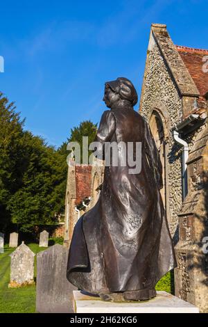 england, hampshire, alton, Chawton, Pfarrkirche von St. nichola, Statue von jane austen vom Bildhauer adam Roud Stockfoto