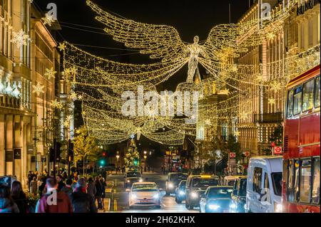 London, Großbritannien. November 2021. West End beginnt Weihnachten 2021 Einschalten der Lichter. Kredit: Guy Bell/Alamy Live Nachrichten Stockfoto