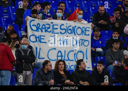 Rom, Italien. November 2021. Fans während des FIFA World Cup Qatar 2022 Gruppe-C-Qualifikationsspiel zwischen Italien und der Schweiz im Olimpico-Stadion in Rom am 12. November 2021. Kredit: Unabhängige Fotoagentur/Alamy Live Nachrichten Stockfoto