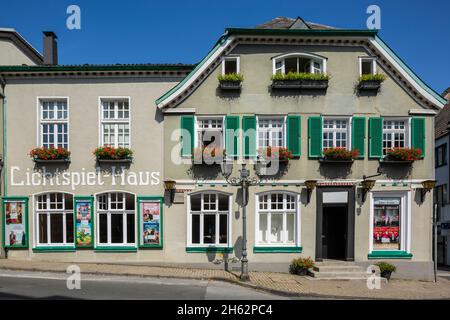 deutschland, mettmann, bergisches Land, niederbergisches Land, niederberg, rheinland, Nordrhein-westfalen, historisches weltspiegel-Kino, Kino, helles Spielhaus, grüne Fensterläden Stockfoto