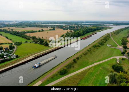 Wasserstraßenkreuz magdeburg,mittellandkanal führt in einer Trogbrücke über die elbe,hohenwarthe,sachsen-anhalt,deutschland Stockfoto