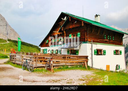 pfeishütte,1922 m goetheweg,E-Bike,Ausflugsziel über scharnith,gleirschtal,Samertal,naturpark karwendel,karwendelgebirge,innsbruck,tirol,österreich,europa Stockfoto