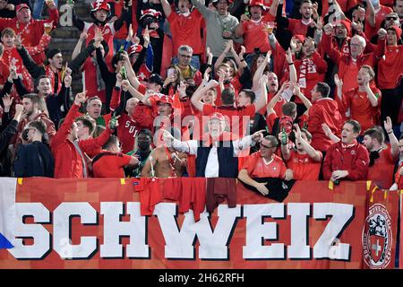 Rom, Italien. November 2021. Schweizer Fans beim Qualifikationsspiel von Katar 2022 zwischen Italien und der Schweiz im Olimpico Stadium in Rom (Italien), 12. November 2021. Foto Andrea Staccioli/Insidefoto Kredit: Insidefoto srl/Alamy Live News Stockfoto