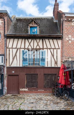 frankreich, region hauts-de-france, amiens, historisches Fachwerkhaus im Viertel saint Leu an der somme Stockfoto