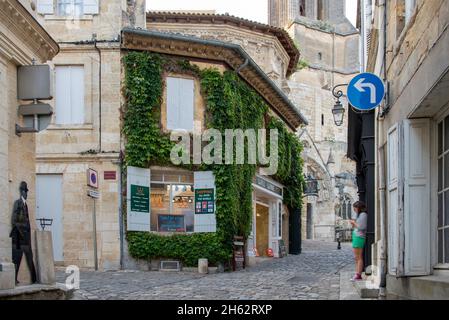 frankreich, Nouvelle-aquitaine, departement gironde, saint emilion, Weinladen in der Altstadt Stockfoto