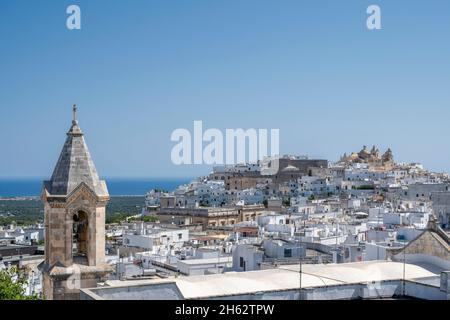 ostuni, provinz brindisi, apulien, italien. ostuni wird auch die weiße Stadt genannt Stockfoto