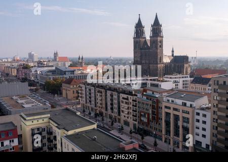 deutschland,sachsen-anhalt,magdeburg,Innenstadt mit Dom,Kloster und Gewerbebauten Stockfoto