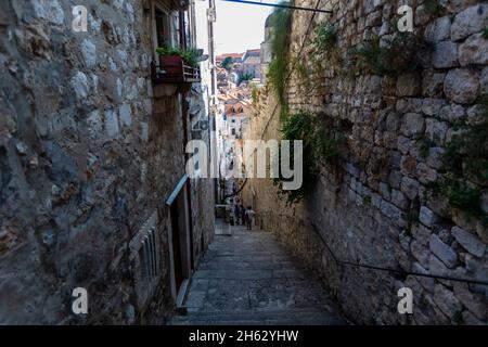 Wandern in Dubrovnik, kroatien - berühmter Drehort für Thronspiel. Dort heißt es: Königslandung Stockfoto