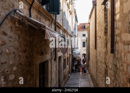 Wandern in Dubrovnik, kroatien - berühmter Drehort für Thronspiel. Dort heißt es: Königslandung Stockfoto