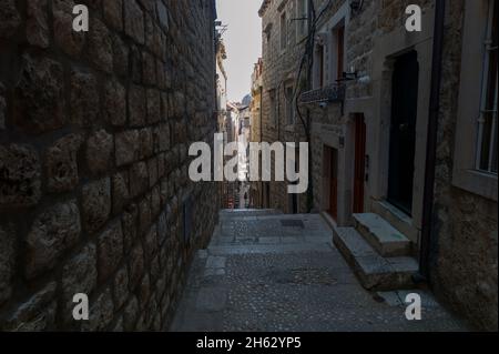 Wandern in Dubrovnik, kroatien - berühmter Drehort für Thronspiel. Dort heißt es: Königslandung Stockfoto